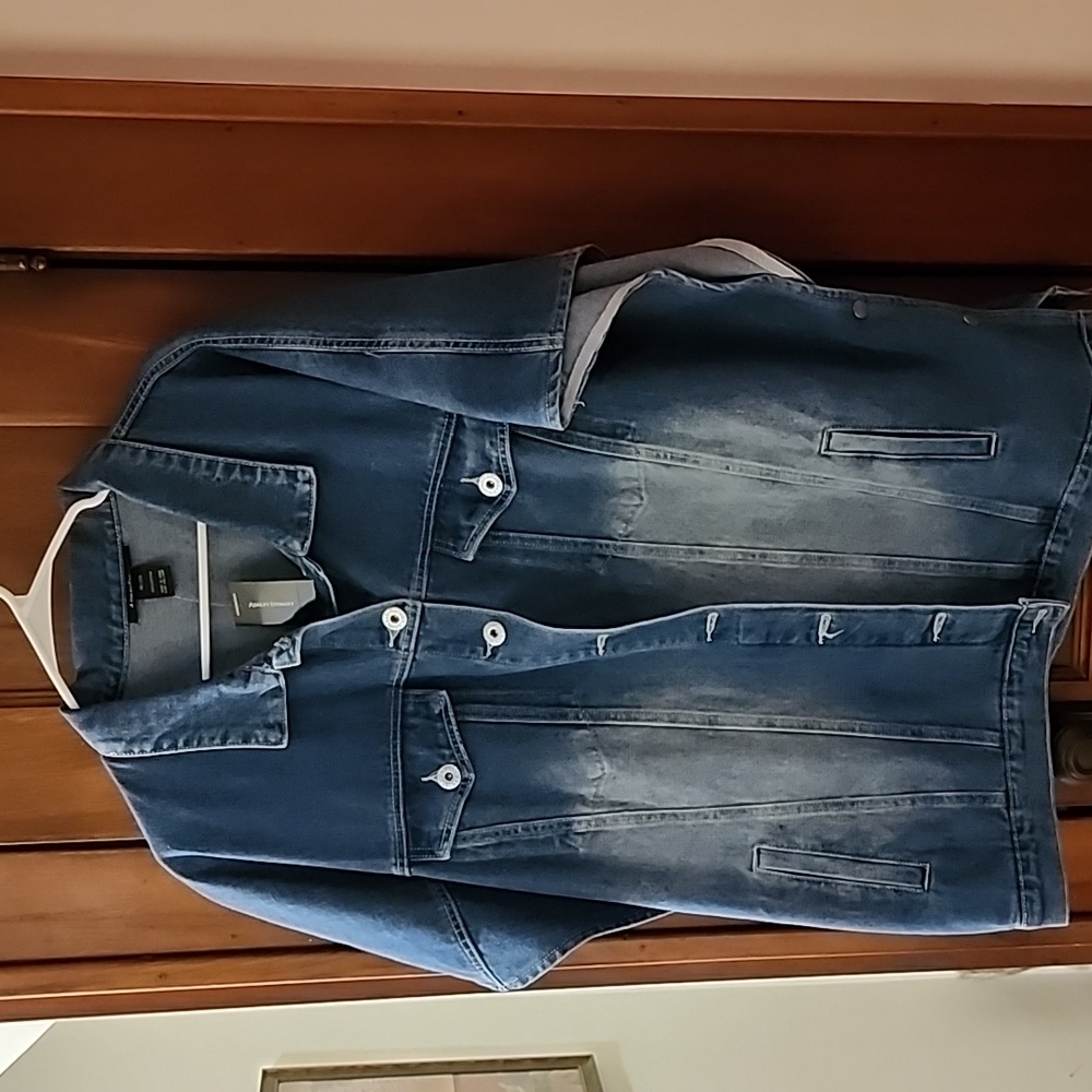 BRAND NEW....womens denim cloak..side buttons 2 pockets